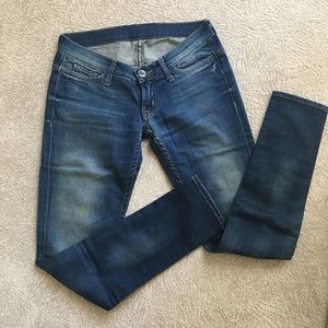 Low rise skinny jeans